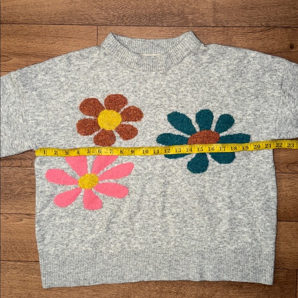 Natural Life Size Medium Ash Flower Boxy Intarsia Sweater Everyone’s Favorite - Picture 8 of 13